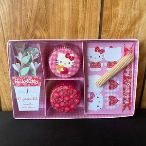 NWT Hello Kitty Cupcake Kit